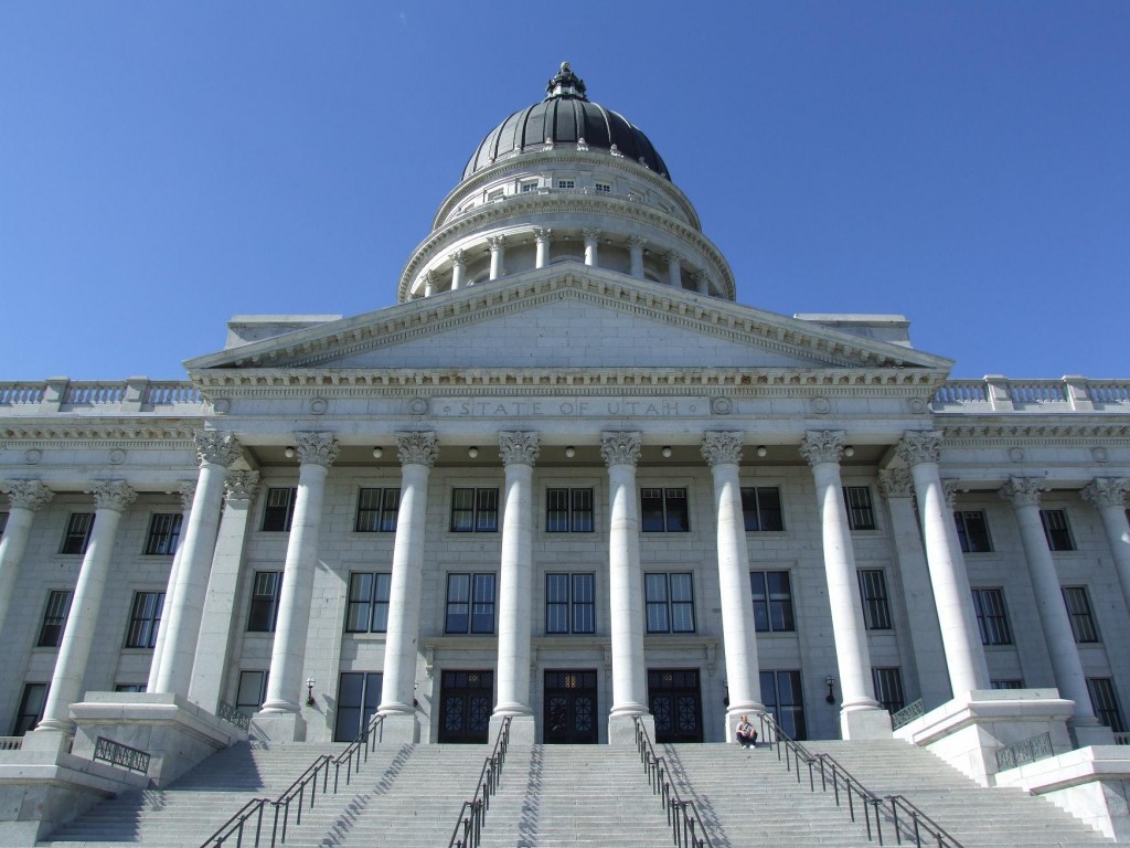 Front_of_the_Utah_State_Capitol_in_May_2008